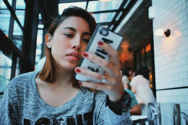 Close-up of a user searching for services on a mobile phone, demonstrating high-intent website SEO traffic compared to casual social media scrolling.